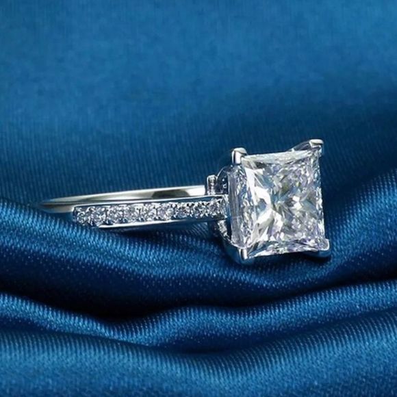 PRINCESS CUT BRIDAL RING - Picture 4 of 4